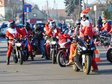 Odwiedziny „Motocykliści w strojach Świętego Mikołaja jeżdżą ulicami Wielunia i rozdają prezenty